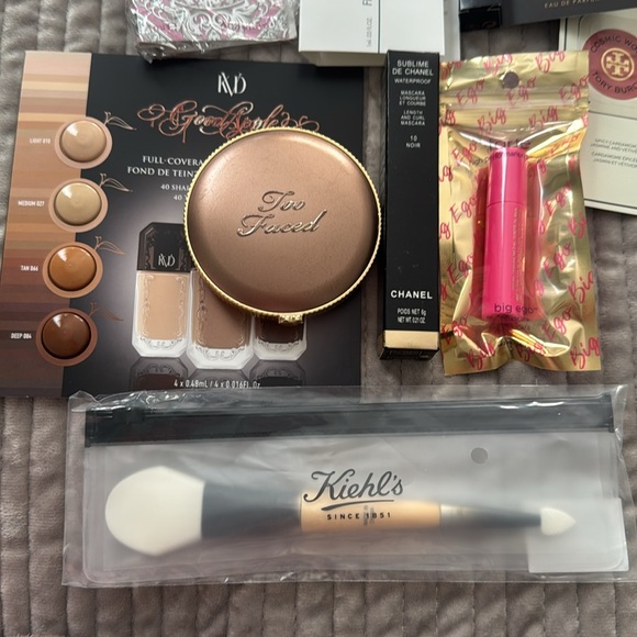 Beauty sample scent bundle - Picture 2 of 5